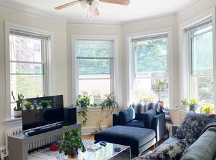 1057 W North Shore Ave #1R, Chicago, IL 60626