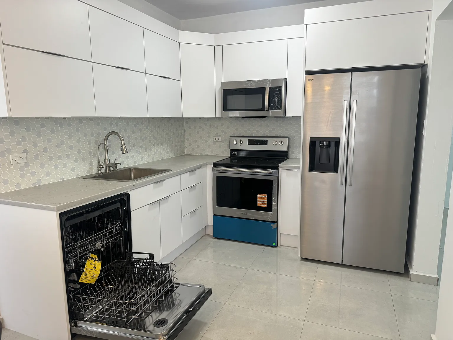 3 bed, 1300 sqft, $2,500 — Photo 4