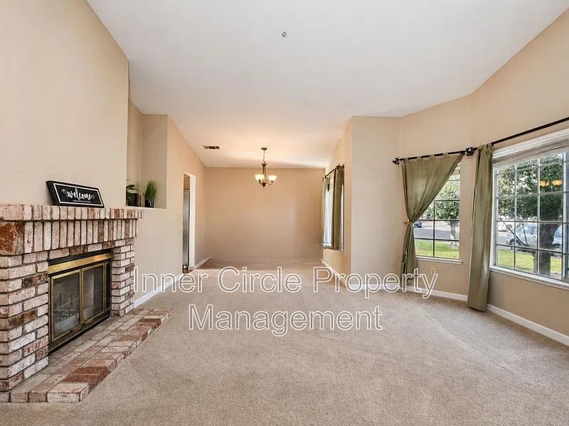 3 bed, 2.0 bath, 1571 sqft, $3,500 — Photo 2