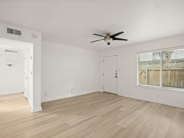 2020 S Congress Ave #2102 — Photo 8