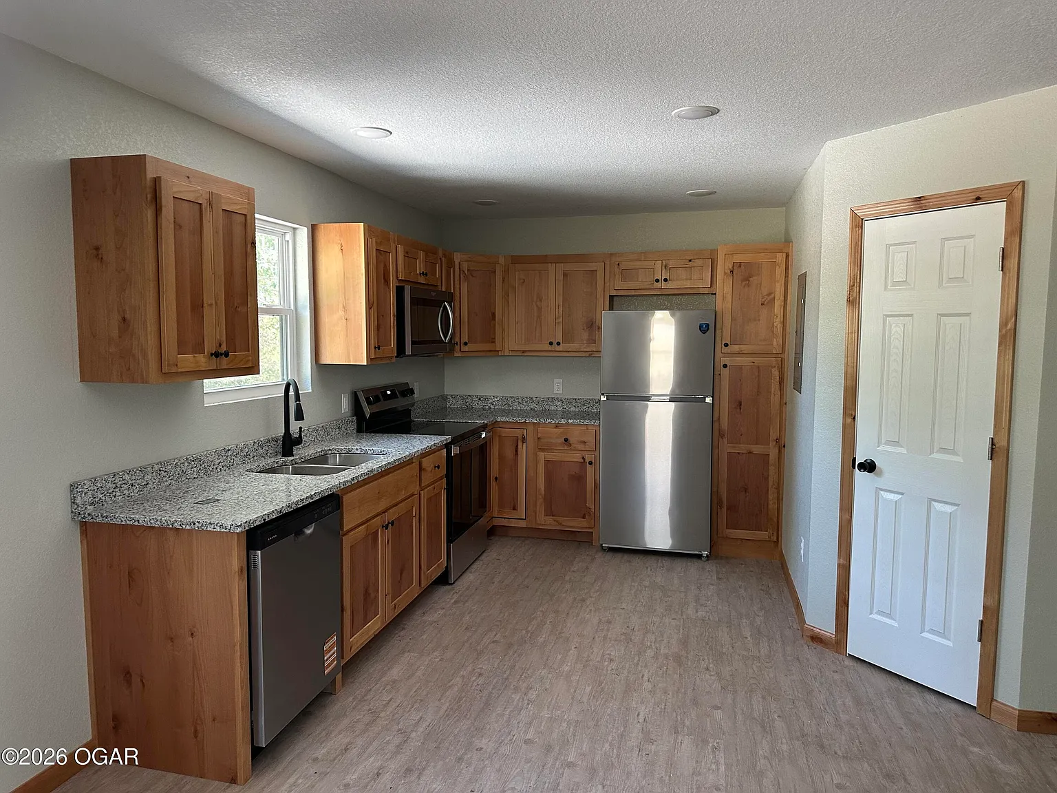 717 Benham Ave — Photo 2