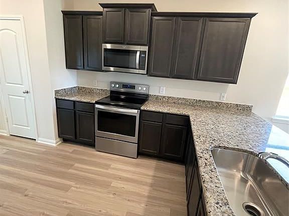 4th image of 261 Elm Patch Dr