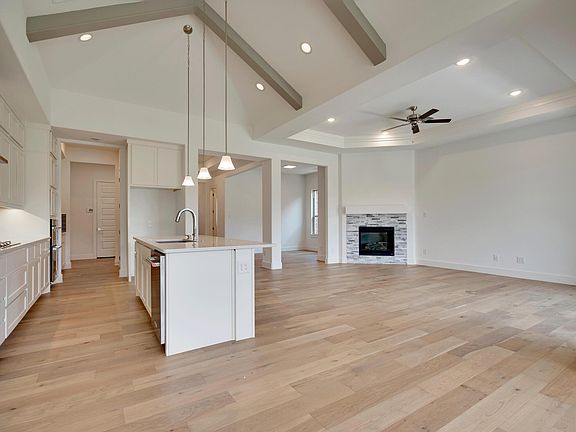 5th image of 4012 Lago Vista Ln