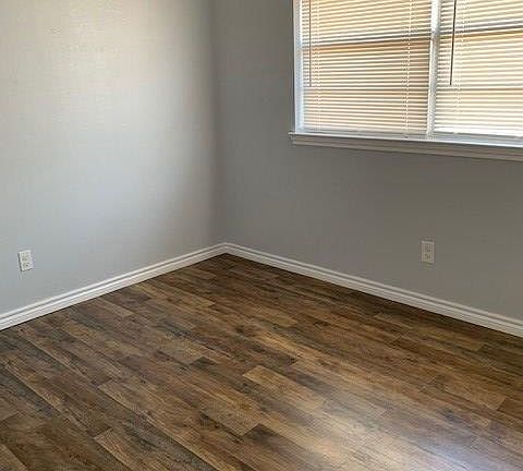 4th image of 1550 E 50th St