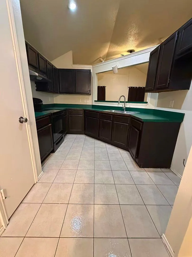 Beautiful 3 Bedroom 2 Bathroom in Mesquite! — Photo 4