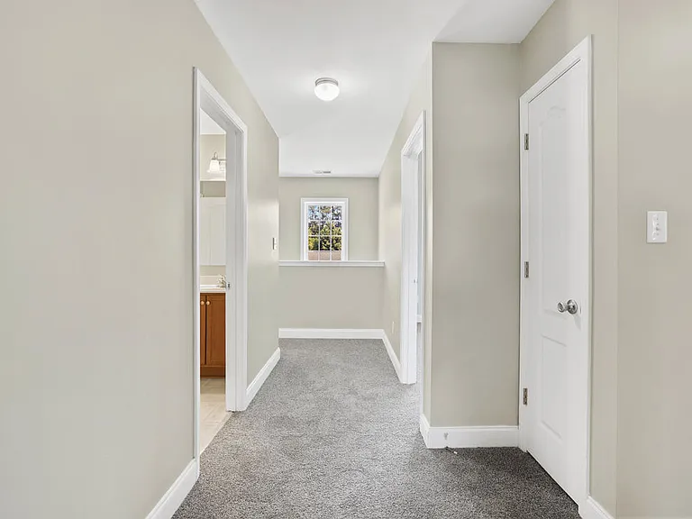 121 Feathers Ln — Photo 5