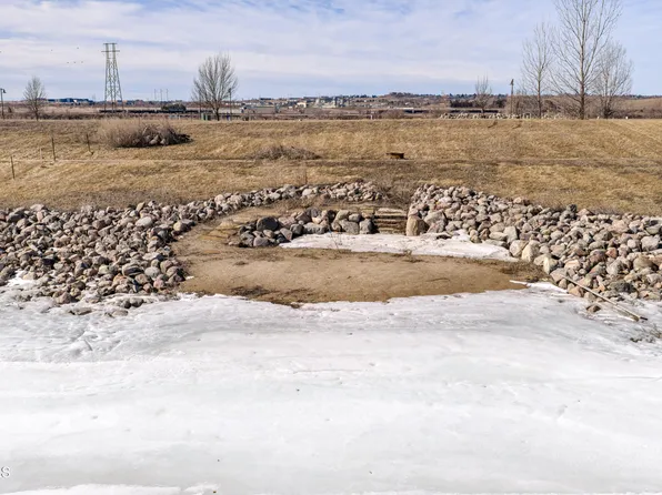 6109 Misty Waters Dr, Bismarck, ND 58503