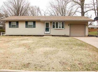 6712 N Weeshire Ct, Peoria, IL 61614