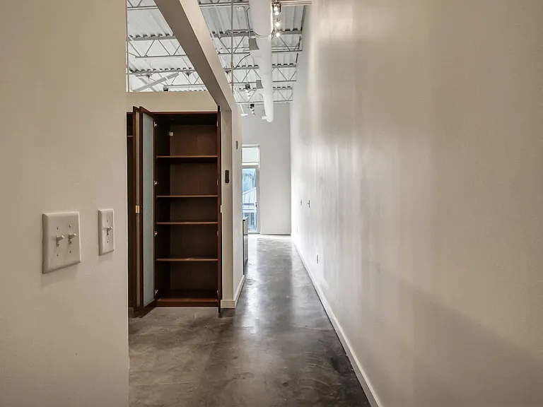 2514 Abercorn St #205 — Photo 6