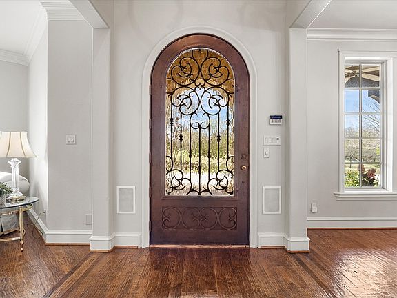 3rd image of 161 Ridgemont Dr