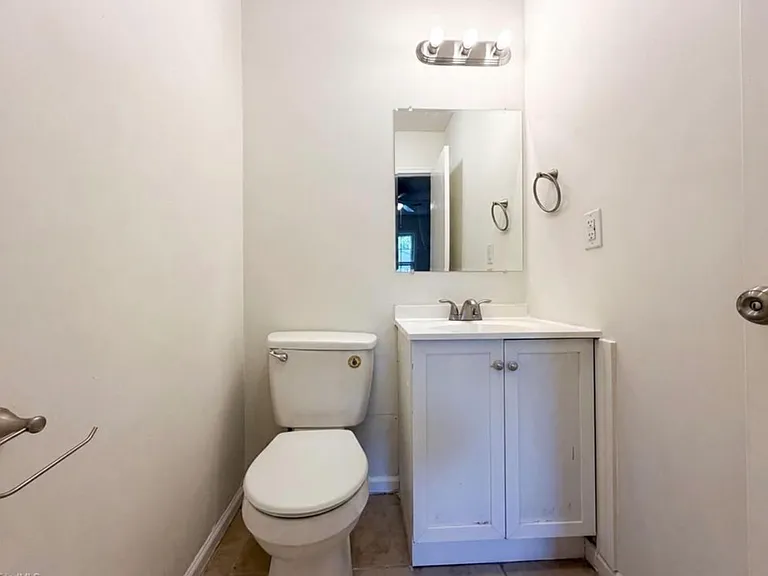 4708 Chaucer Dr — Photo 6
