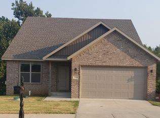 1012 Glass St, Cave Springs, AR 72718