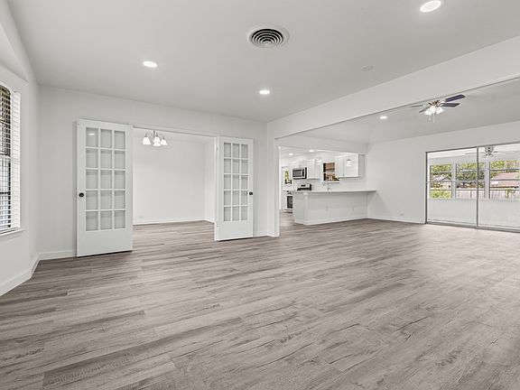 3rd image of 713 Balfour Dr