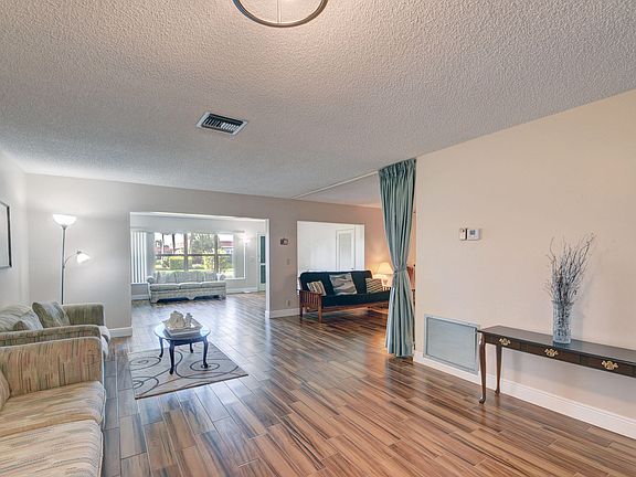 5th image of 2886 Fernley Drive E #7