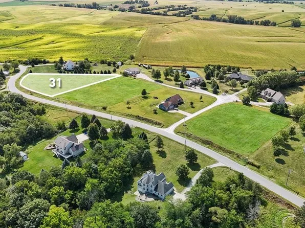 Dakota Dr, Pella, IA 50219