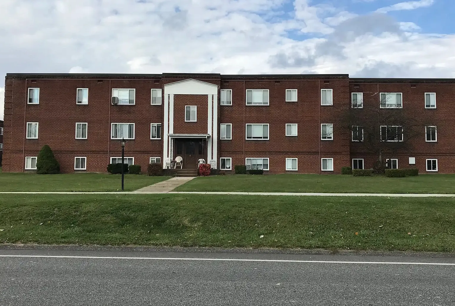 Edward's Hill & Norwood Gardens Apartments — Photo 1