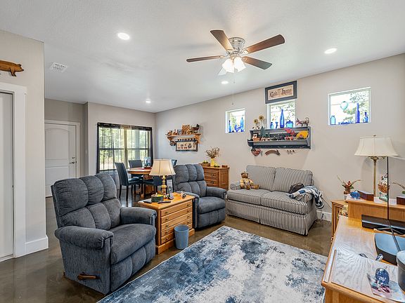 4th image of 1137 Kings Ln #201
