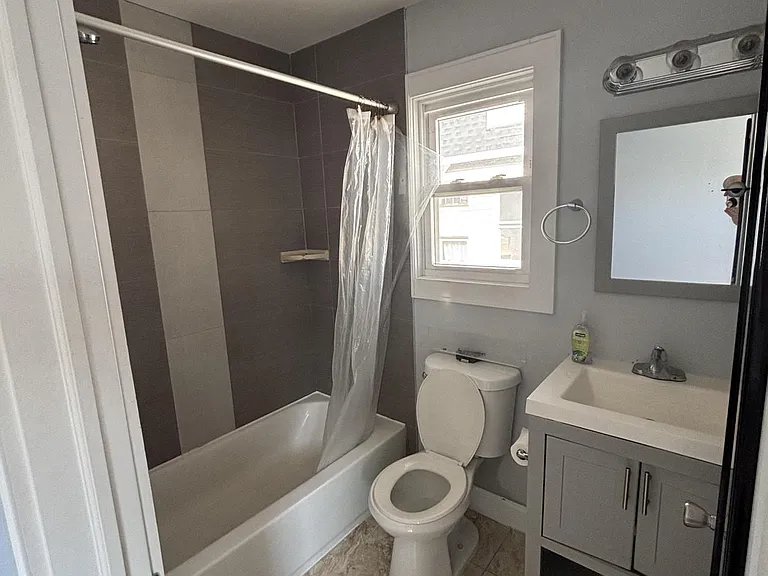 18 Van Cortland Pl — Photo 7