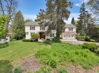 664 Broadway Ave, Crystal Lake, IL 60014