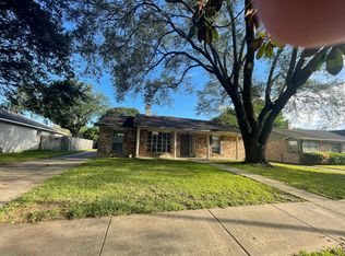 13542 Wimbledon Dr, Sugar Land, TX 77498