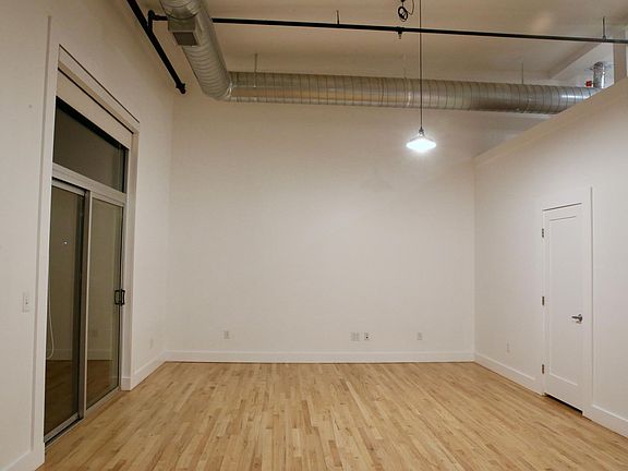 5th image of 209 Kalamath St Unit 19