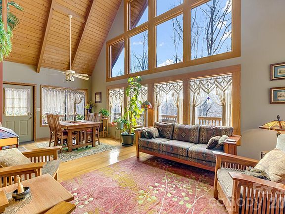 3rd image of 170 Wonderwood Ln