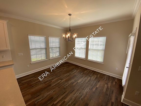 5th image of 256 Jefferson St