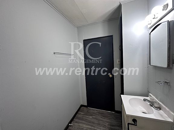 5th image of 605 Pixley St