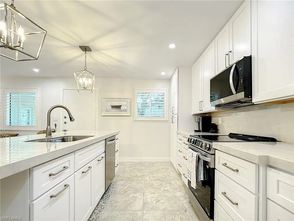 2 bed, 2.0 bath, 836 sqft, $2,500 — Photo 4