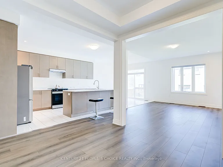 2237 Crystal Dr — Photo 10