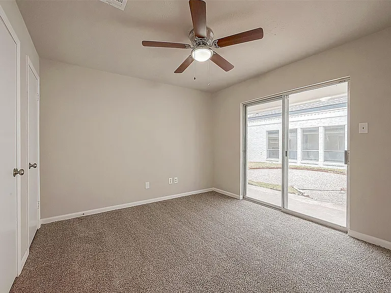 10811 Villa Lea Ln — Photo 18