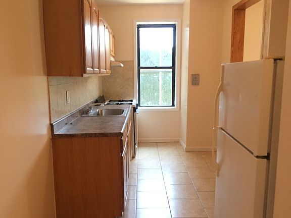 2nd image of 1441 Dekalb Ave APT 4