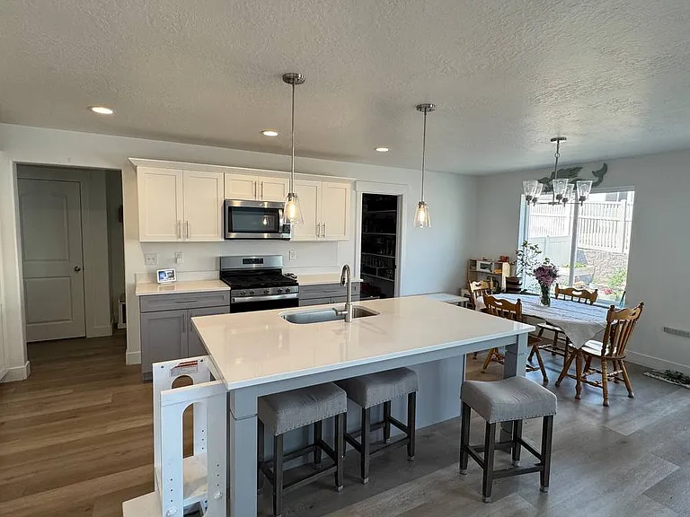 1434 W Boseman Way — Photo 3