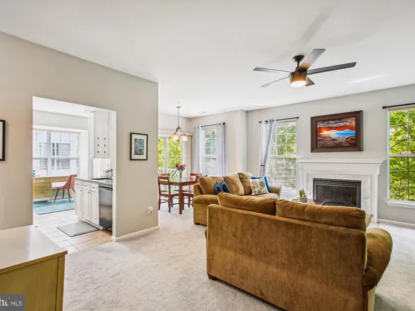 5940 Founders Hill Dr Unit 202, Alexandria, VA 22310