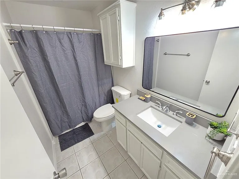 3030 Ashley Pl #H — Photo 9