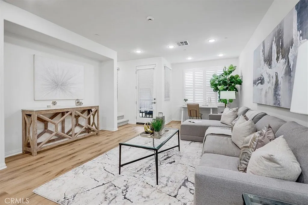 4 bed, 3.5 bath, 1908 sqft, $5,000 — Photo 1