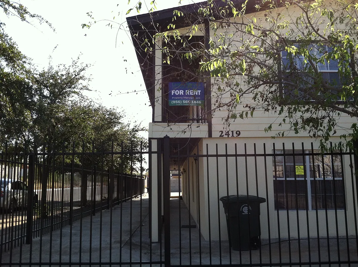 Building Photo - 2419 Cross St
