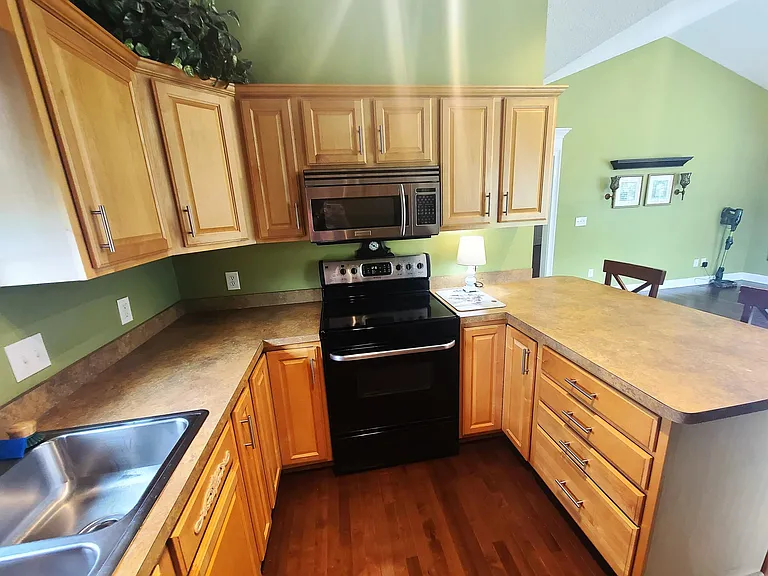 518 Cloverfield Ln — Photo 10