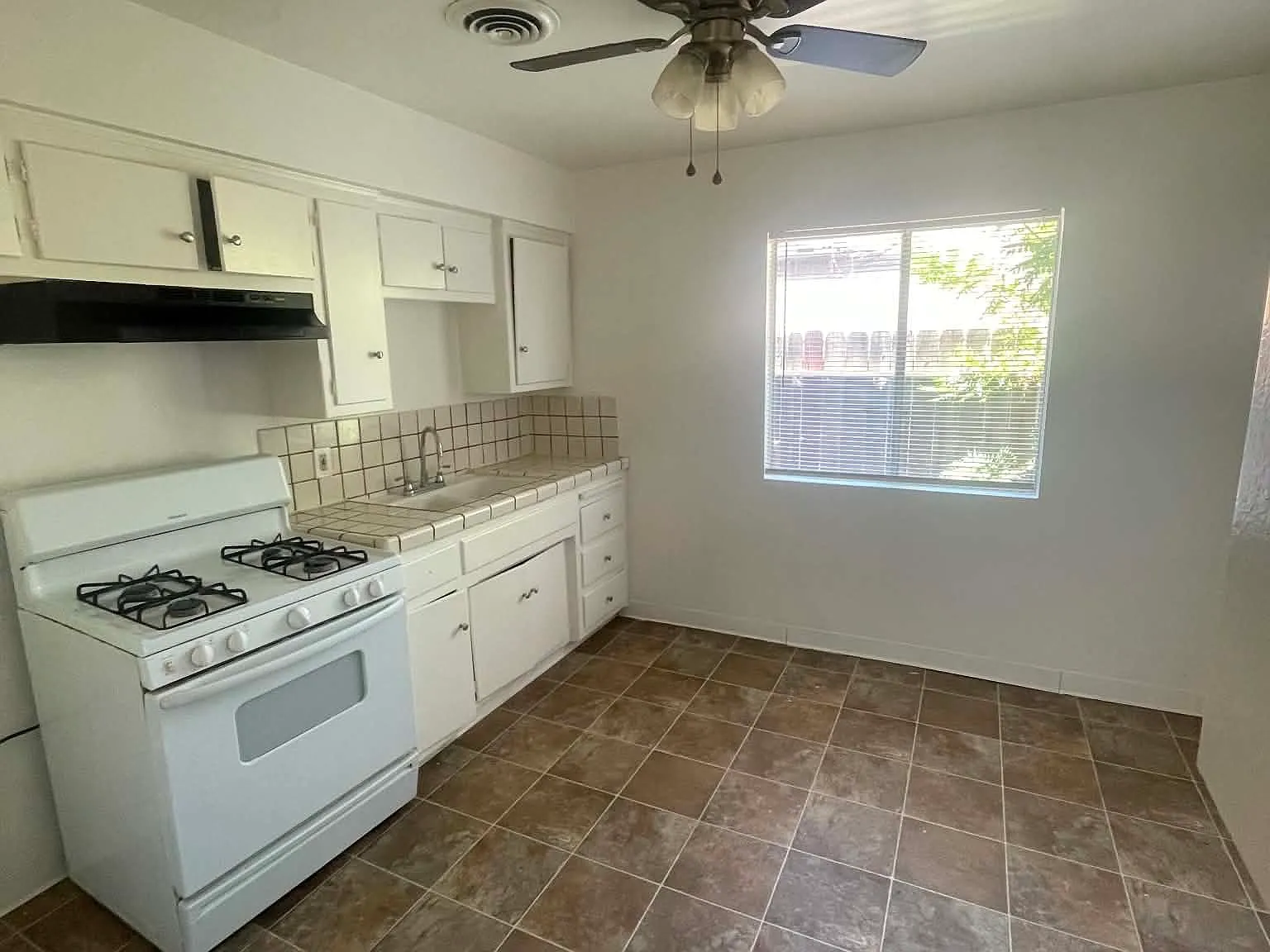 2 bed, 756 sqft, $1,200 — Photo 1