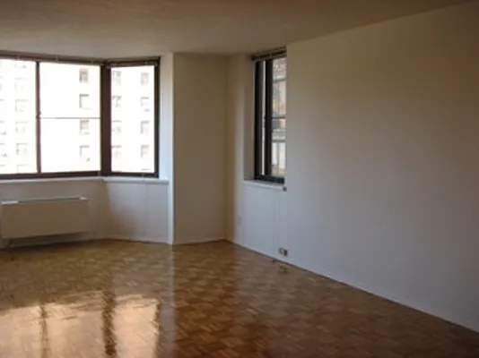 Rented by Realty Operations Group | media 2