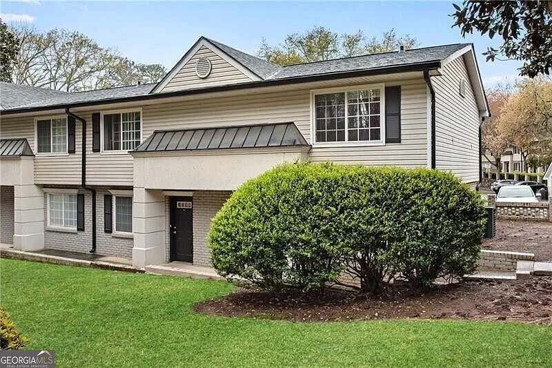 3 bed, 1.5 bath, 1076 sqft, $1,750 — Photo 2