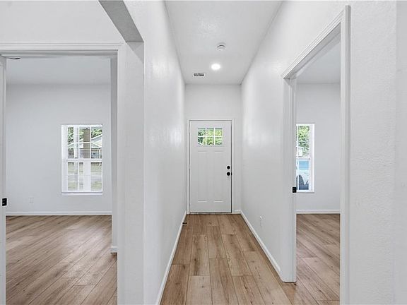 4th image of 542 E 23rd St