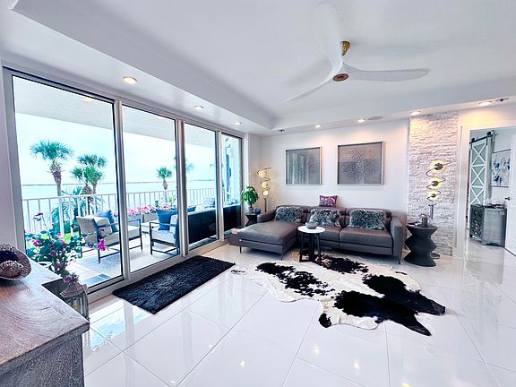 4th image of 280 Gulf Shore Dr Unit 242