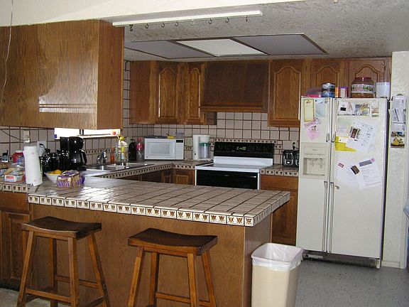 Tile counter/Bkfst Bar