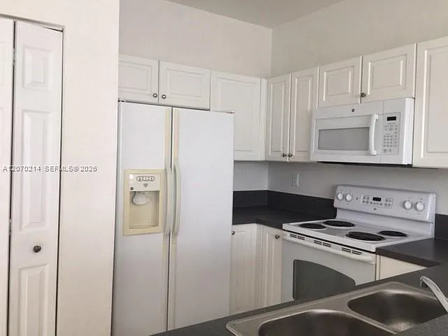 3360 NE 14th Dr #21030 — Photo 8