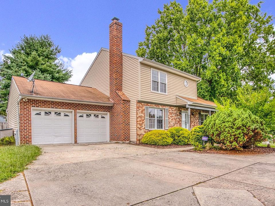 1st image of 726 Fairwind Dr