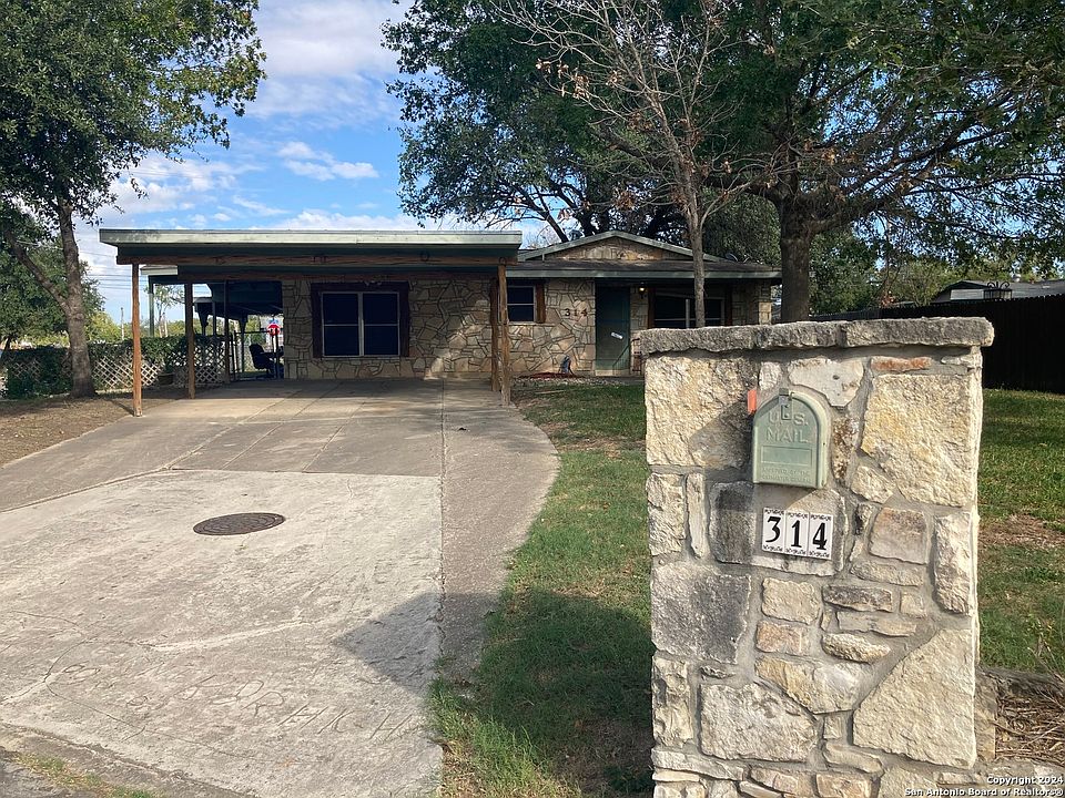 2nd image of 314 CENTERWAY DR