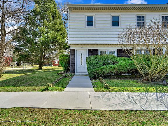 4th image of 593 Garfield Ave APT 12
