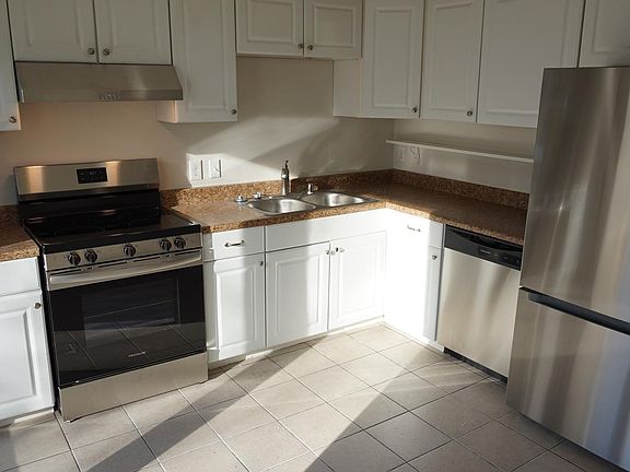 2nd image of 605 Madison Ct