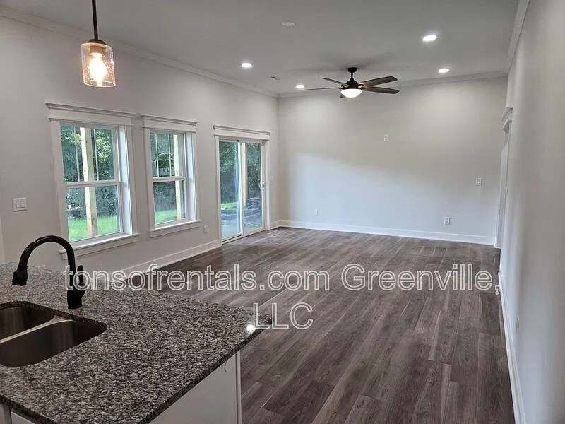 5 bed, 3.0 bath, $3,525 — Photo 4